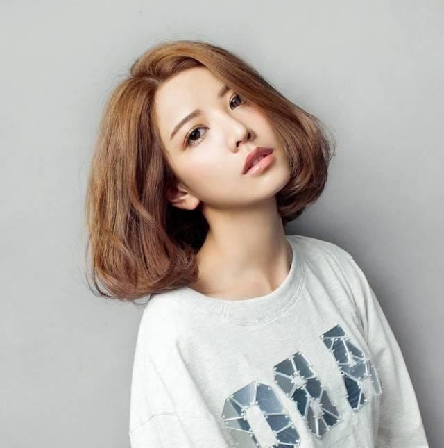model rambut pendek 2020 ala wanita korea: short wave
