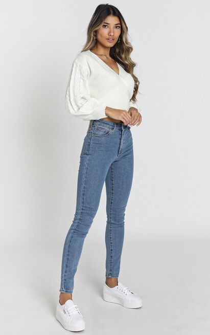 jenis celana jeans wanita, skinny jeans