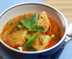 makanan sehat untuk keluarga di rumah: woku ikan kakap